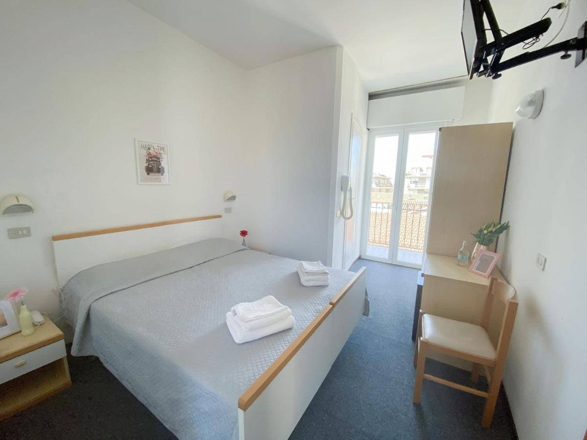 Hotel Berlino Cattolica Eksteriør bilde