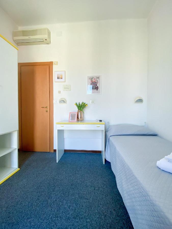Hotel Berlino Cattolica Eksteriør bilde