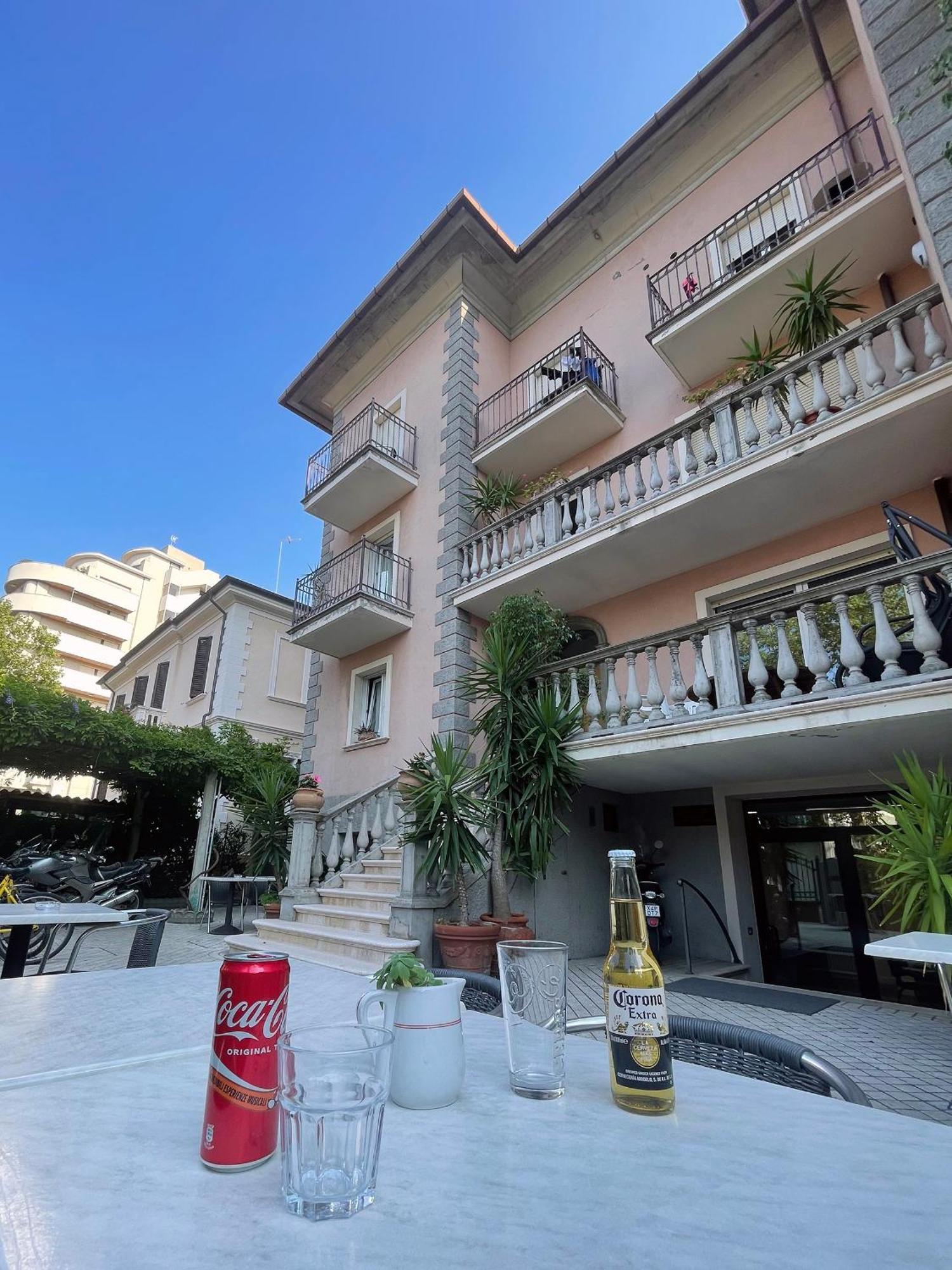 Hotel Berlino Cattolica Eksteriør bilde